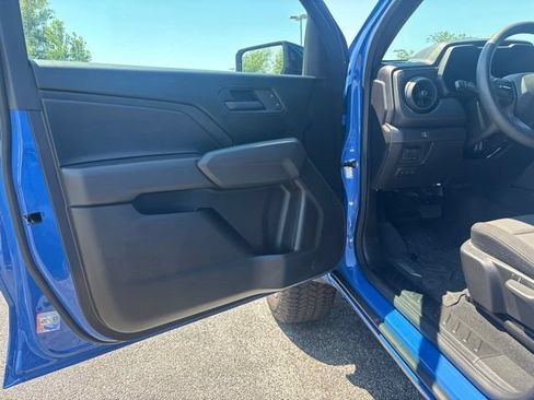 Used 2025 Chevrolet Colorado Trail Boss w/ Midnight Edition AWD/4WD image 10