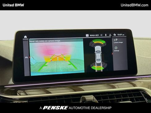 Used 2022 BMW 540i w/ Premium Package image 9