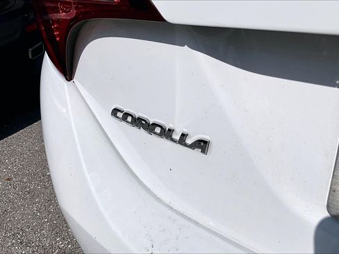 Used 2016 Toyota Corolla LE FWD image 10