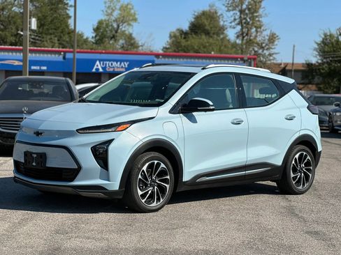 Used 2022 Chevrolet Bolt EUV Premier w/ Sun & Sound Package FWD image 1