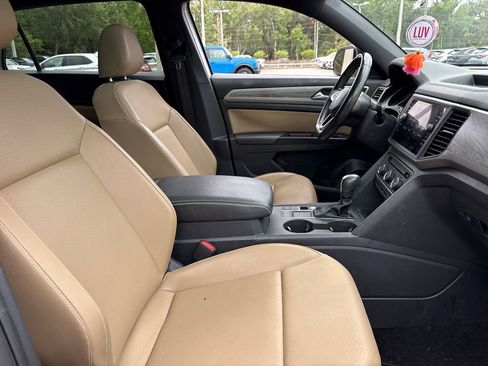 Used 2020 Volkswagen Atlas Cross Sport SE w/ Panoramic Sunroof Package image 27