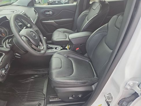 Used 2021 Jeep Cherokee Latitude Lux w/ Mopar Interior Package AWD/4WD image 11