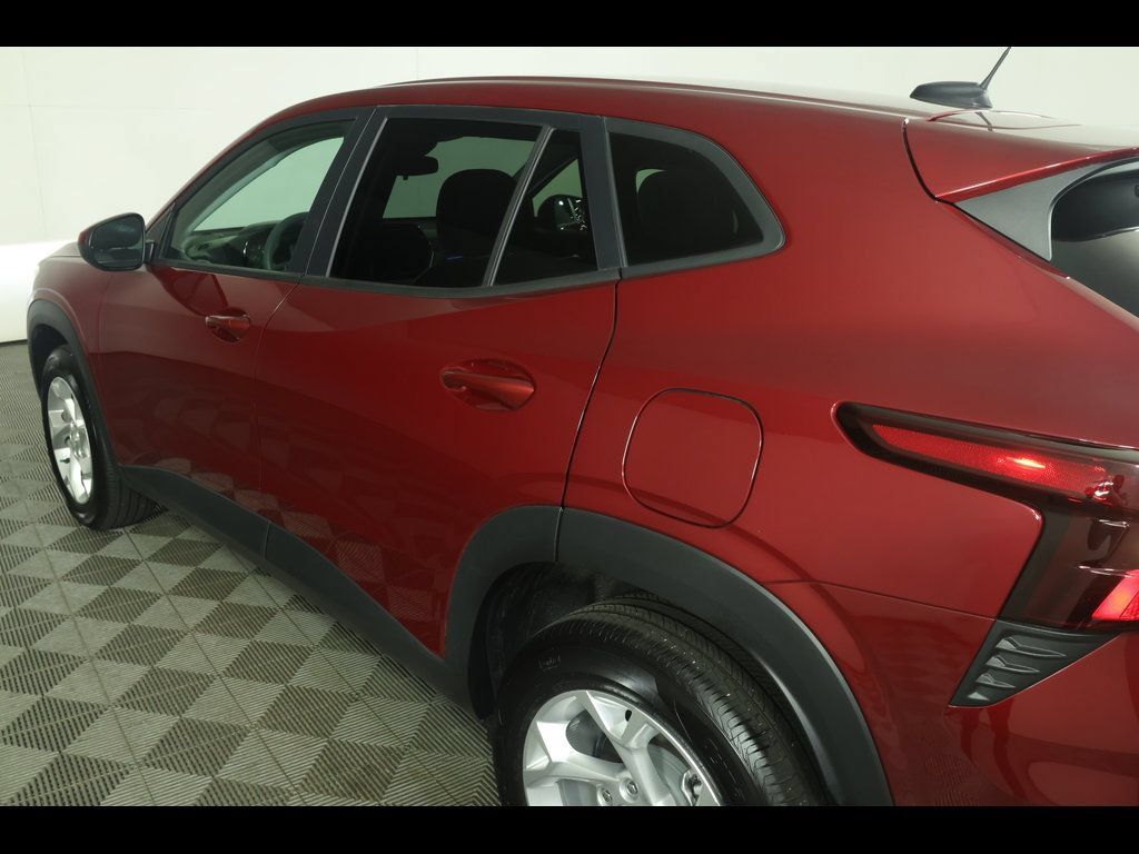 Used 2025 Chevrolet Trax LS w/ LS Convenience Package FWD image 16