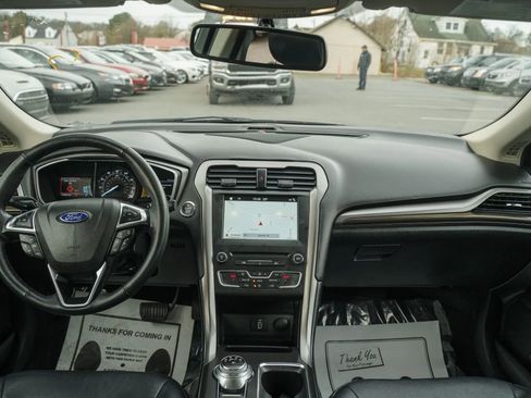 Used 2017 Ford Fusion SE w/ Fusion SE Technology Package image 13