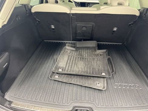 Used 2023 Volvo XC60 B5 Plus w/ Climate Package image 9