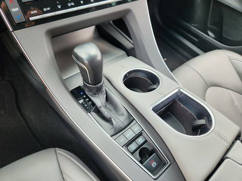Used 2020 Toyota Avalon XLE w/ Moonroof Package FWD image 22