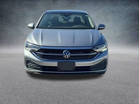 Used 2024 Volkswagen Jetta SE image 8