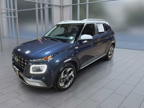 Used 2023 Hyundai Venue Limited FWD image 4