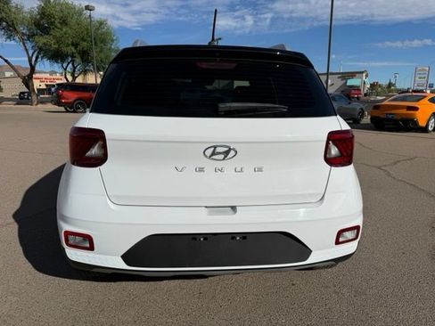Used 2024 Hyundai Venue Limited FWD image 7