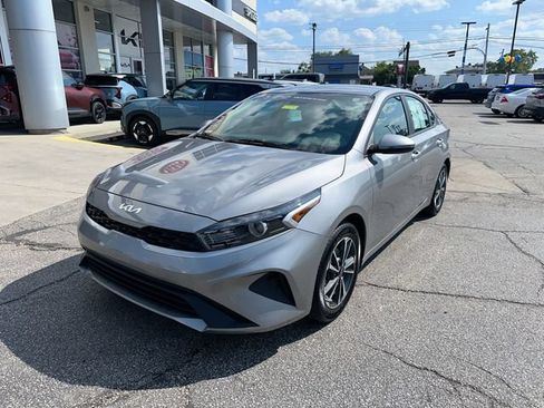 Certified 2023 Kia Forte LXS w/ LXS Technology Package FWD image 11