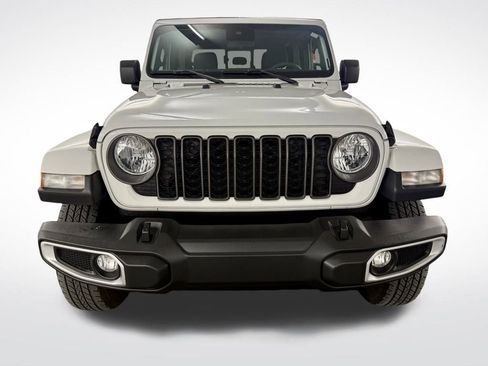 Used 2024 Jeep Gladiator Sport image 3