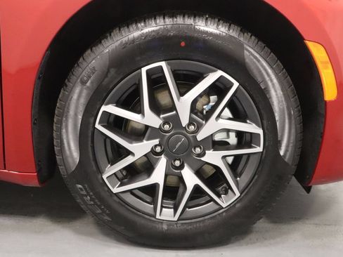 New 2027 Chrysler Pacifica Limited FWD image 28
