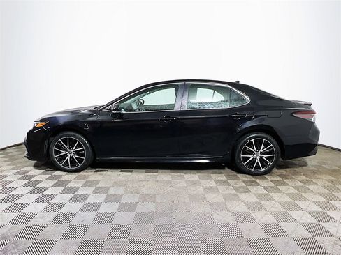 Certified 2023 Toyota Camry SE image 5