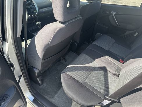 Used 2005 Toyota RAV4 4WD image 12