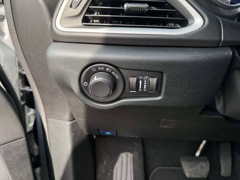 New 2026 Chrysler Voyager LX image 32