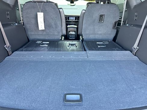 Used 2023 Buick Enclave Avenir w/ Avenir Technology Package image 18