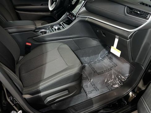 New 2025 Jeep Grand Cherokee Laredo X w/ Luxury Tech Group I image 21