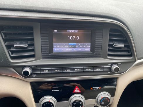 Used 2019 Hyundai Elantra SE image 34