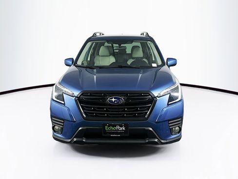 Used 2022 Subaru Forester Premium AWD/4WD image 2