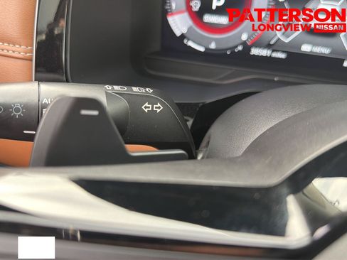 Used 2024 Nissan Pathfinder Platinum w/ Black Appearance Package FWD image 14