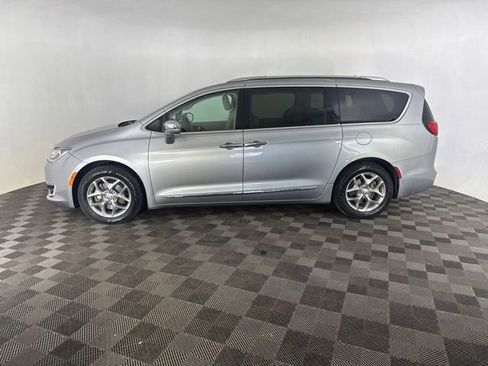 Used 2018 Chrysler Pacifica Limited FWD image 10