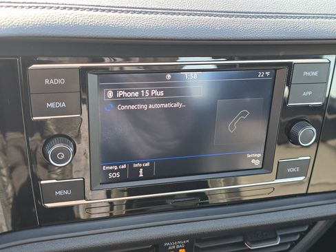 Used 2024 Volkswagen Jetta SE image 12