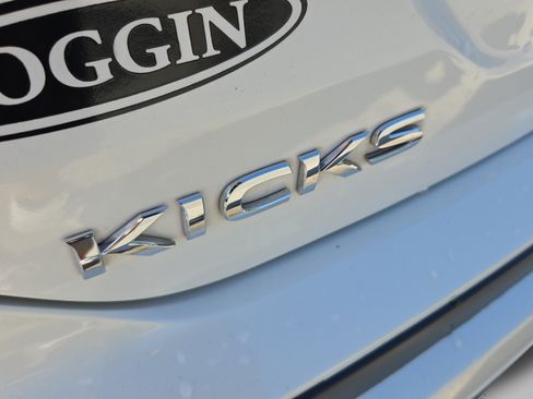 Used 2022 Nissan Kicks SV FWD image 16