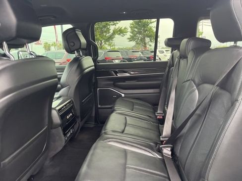 Used 2022 Jeep Wagoneer Series II RWD image 12