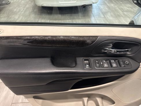 Used 2012 Dodge Grand Caravan SXT w/ UConnect Hands-Free Group image 26