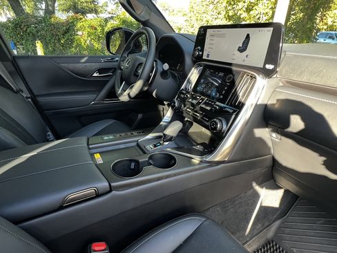 Used 2025 Lexus LX 700h Overtrail image 48