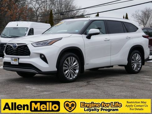 Used 2024 Toyota Highlander Platinum image 1