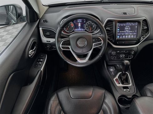 Used 2018 Jeep Cherokee Trailhawk w/ Quick Order Package 27L image 23