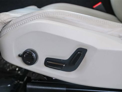 Used 2024 Volvo XC60 B5 Ultimate image 23