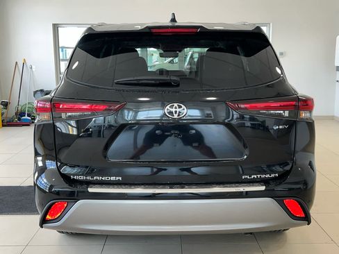 New 2026 Toyota Highlander Platinum image 8