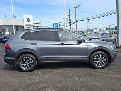 Used 2020 Volkswagen Tiguan SE w/ Panoramic Sunroof Package image 8