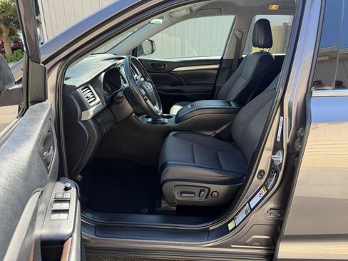 Used 2019 Toyota Highlander Plus AWD/4WD image 15