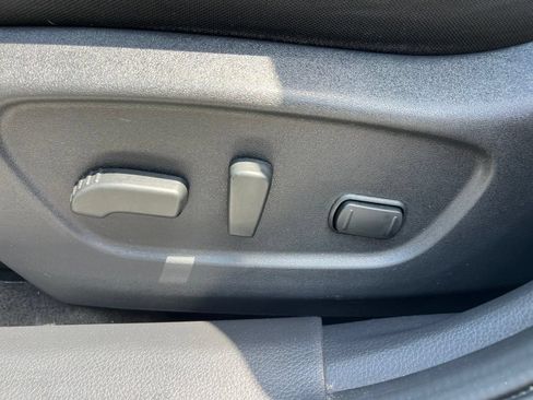 Used 2017 Nissan Rogue SV FWD image 28