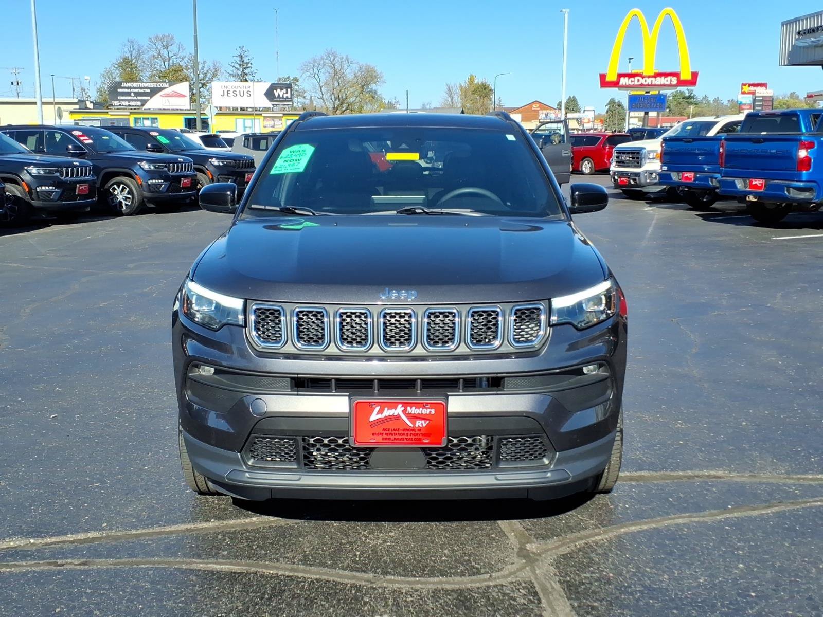 Used 2023 Jeep Compass Latitude w/ Sun and Sound Group AWD/4WD image 9