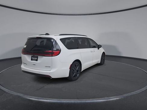 New 2026 Chrysler Pacifica Limited image 14