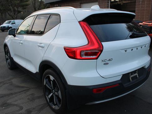 Used 2019 Volvo XC40 T5 Momentum image 7