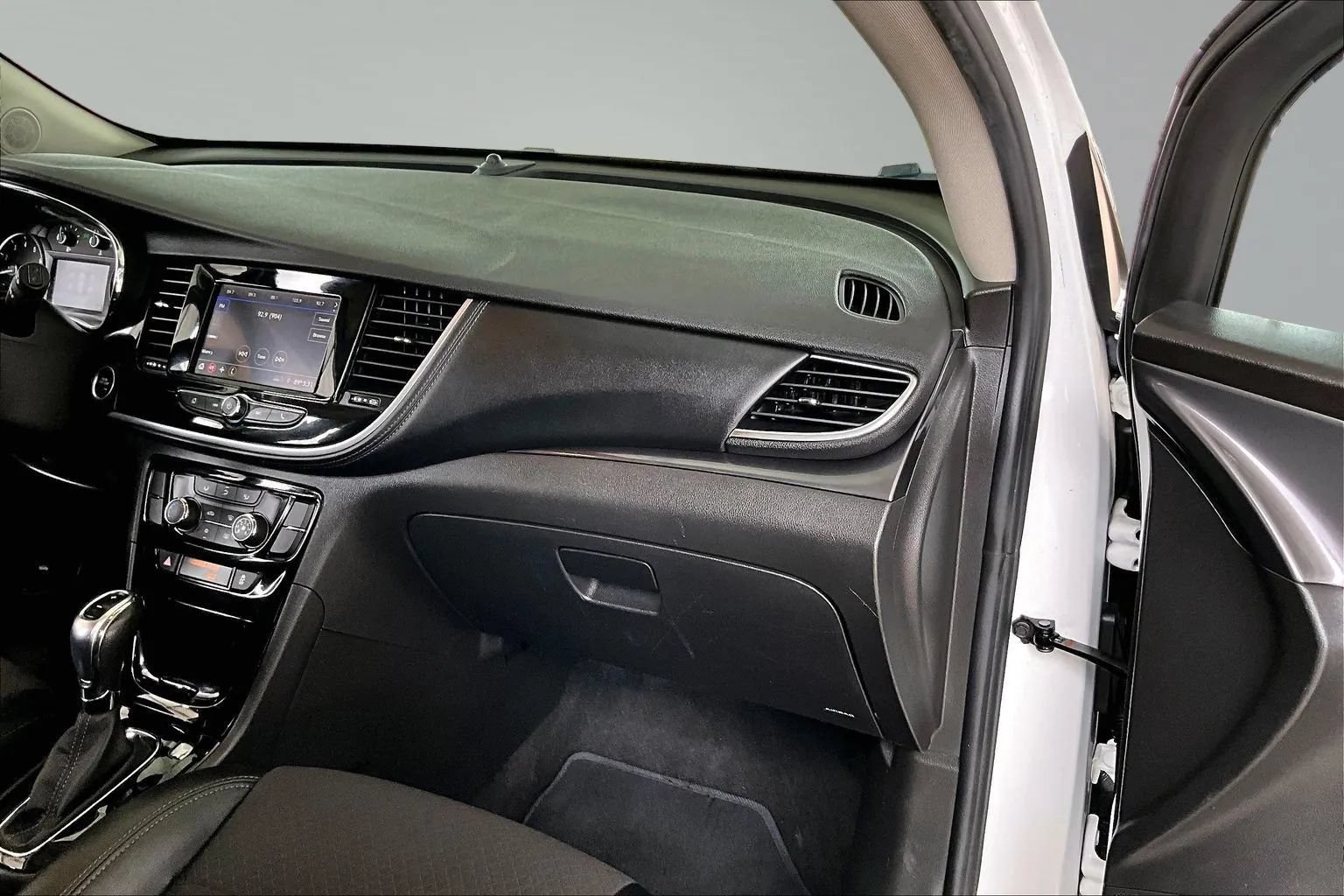 Used 2022 Buick Encore Preferred w/ Safety Package FWD image 23