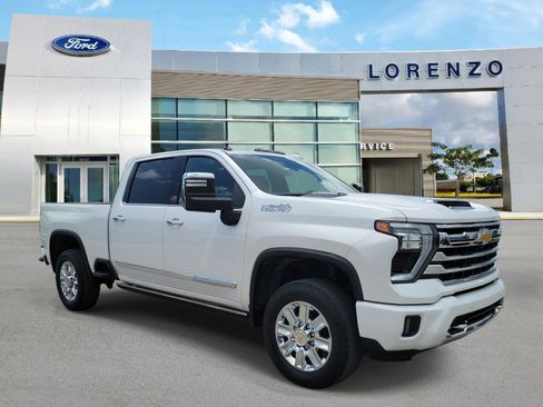 Used 2024 Chevrolet Silverado 2500 High Country w/ High Country Premium Package AWD/4WD image 3
