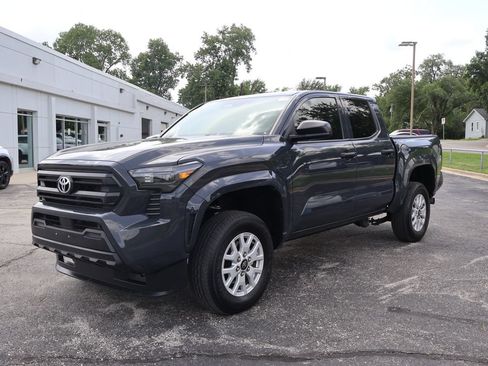 Used 2024 Toyota Tacoma SR AWD/4WD image 3
