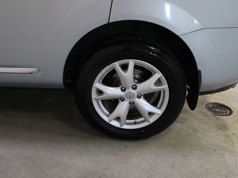 Used 2011 Nissan Rogue SV w/ Premium Pkg image 32
