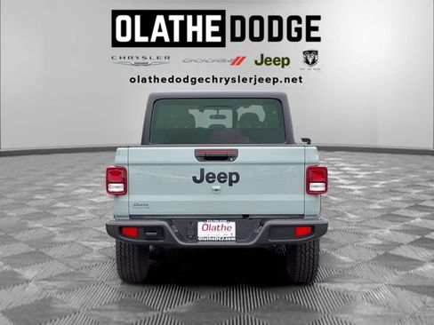 Used 2023 Jeep Gladiator Sport AWD/4WD image 26