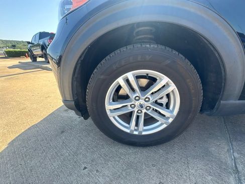 Used 2023 Ford Explorer XLT w/ Equipment Group 202A RWD image 8