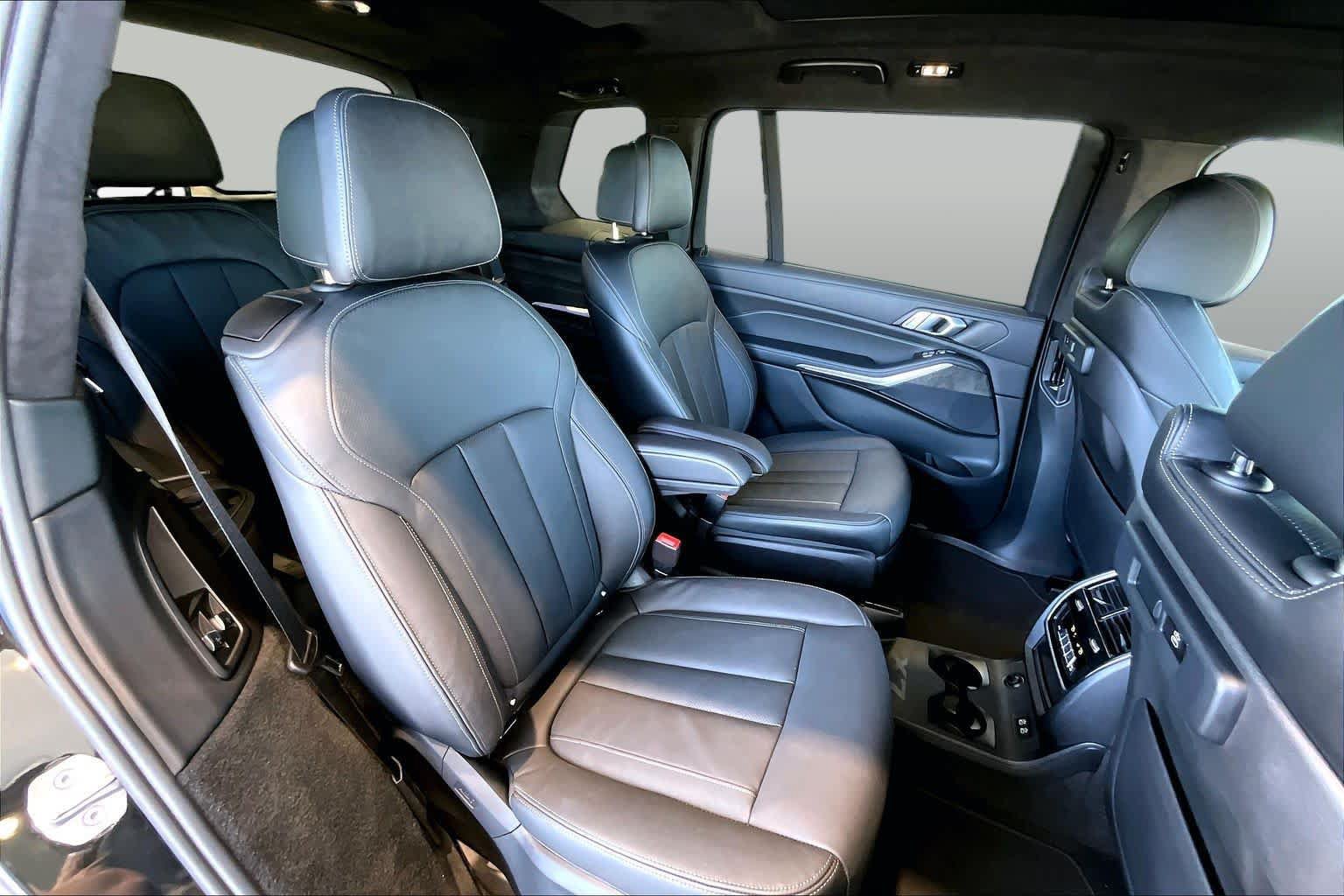 Used 2022 BMW X7 xDrive40i w/ M Sport Package AWD/4WD image 21