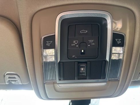 Used 2020 RAM 1500 Laramie AWD/4WD image 22