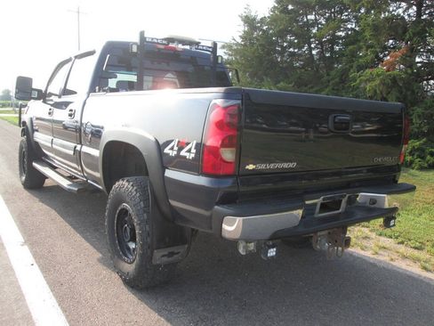 Used 2005 Chevrolet Silverado 2500 LT w/ Heavy-Duty Power Package AWD/4WD image 11