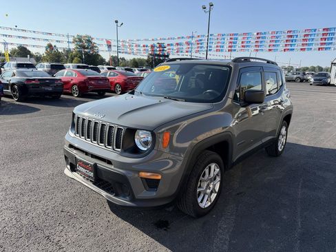 Used 2022 Jeep Renegade Sport w/ Sport Appearance Group AWD/4WD image 9